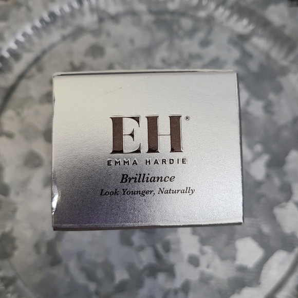⭐️40% Off⭐️ EH Emma Hardie Brilliance Facial Oil - Picture 11 of 12